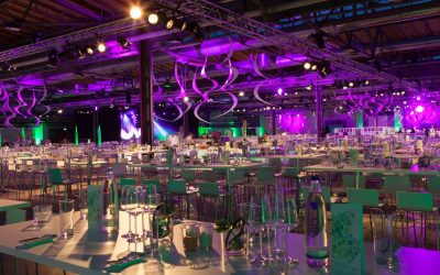 Großveranstaltung in Berlin mit Dekoration & Hängeobjekten